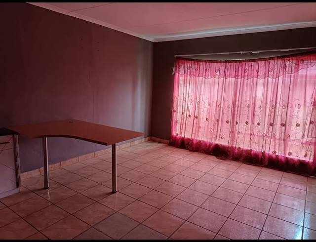 2 BEDROOM HOUSE TO LET IN KOOKRUS